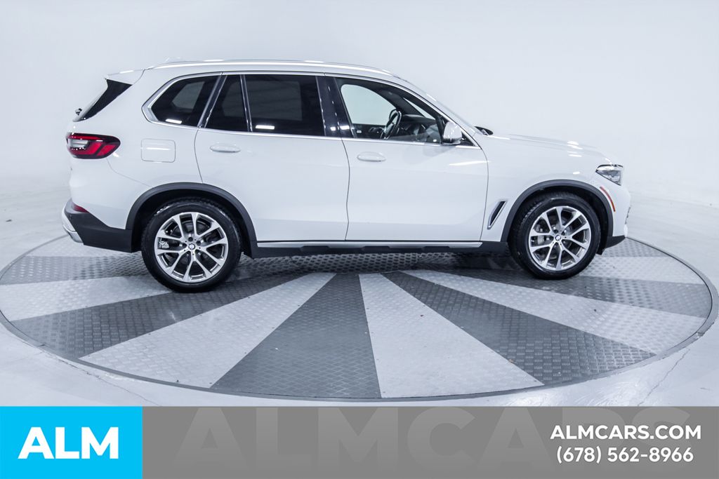 Used 2022 White BMW xDrive40i image 11