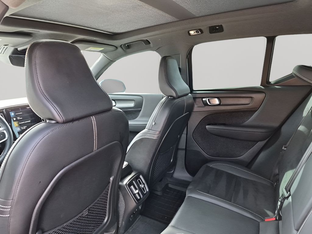 Used Car 2022 Volvo Xc40  R-design For Sale Under $20,000 In Austin, Texas