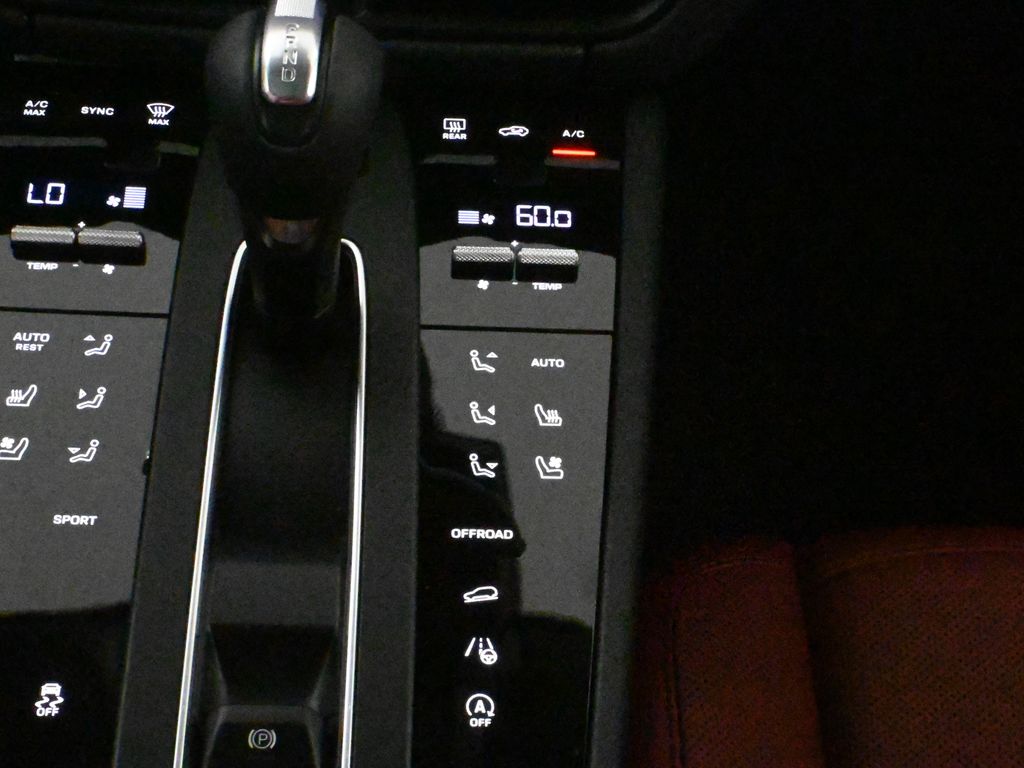 Thumbnail: 2026 Porsche Macan - 26