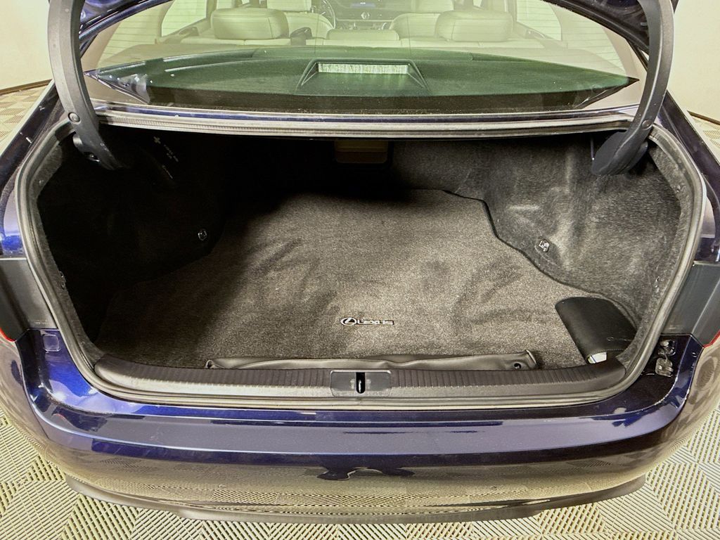 Thumbnail: 2017 Lexus ES - 26