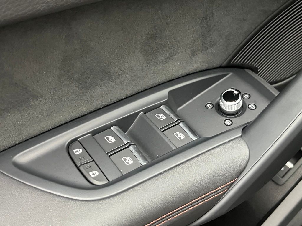 Thumbnail: 2022 Audi SQ5 - 27
