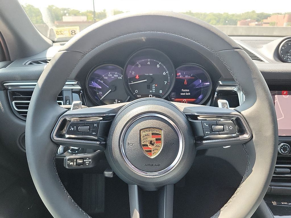 2025 Porsche Macan  19