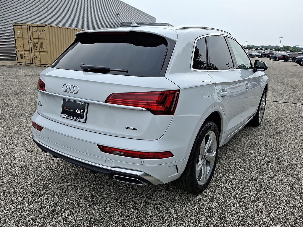 Thumbnail: 2022 Audi Q5 - 6