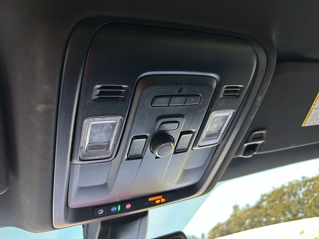 Thumbnail: 2022 Chevrolet Suburban - 29