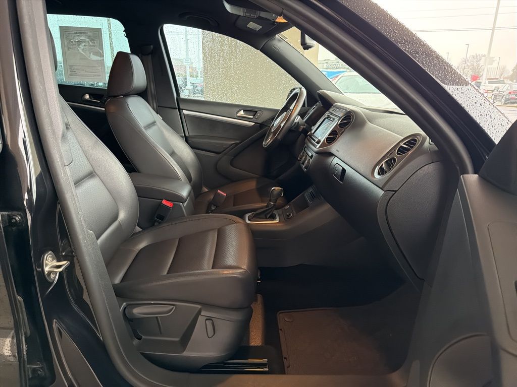 Thumbnail: 2016 Volkswagen Tiguan - 23