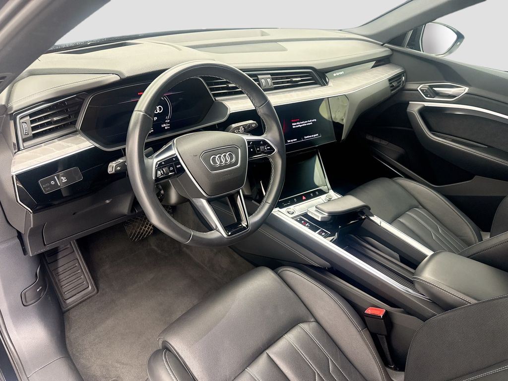 Thumbnail: 2023 Audi e-tron - 9