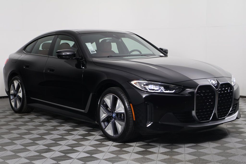 Thumbnail: 2023 BMW i4 - 3