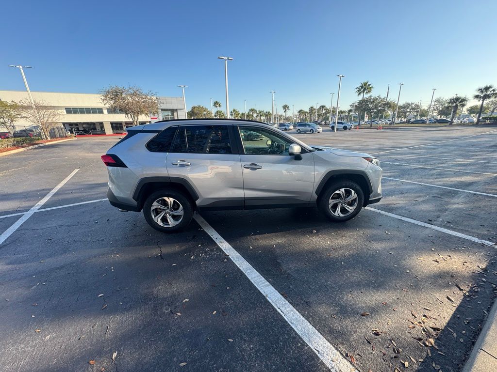 2019 Toyota RAV4 XLE 5