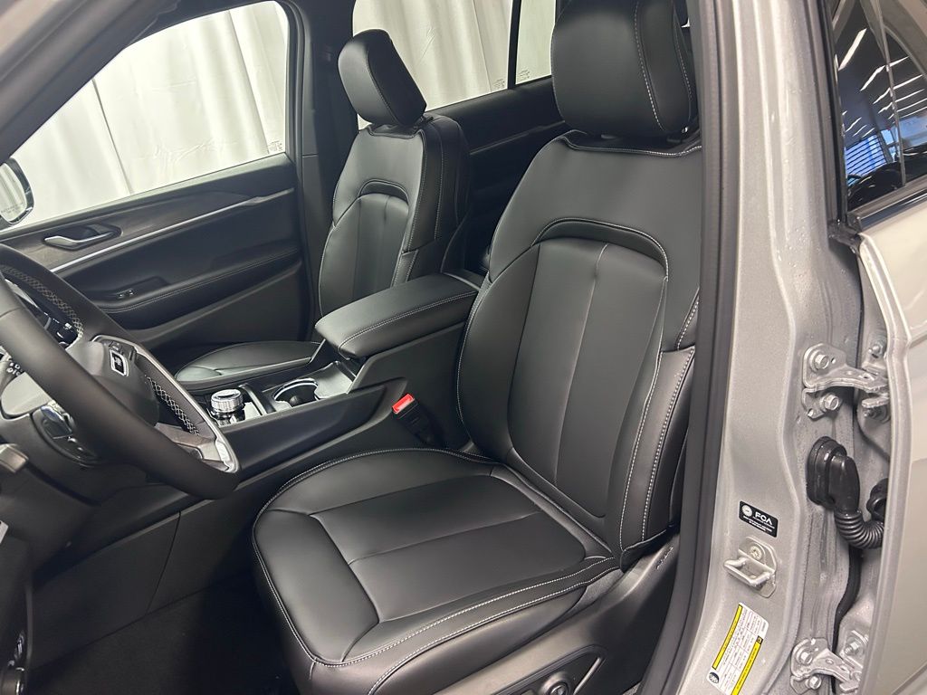 new 2026 Jeep Grand Cherokee car, priced at $48,995