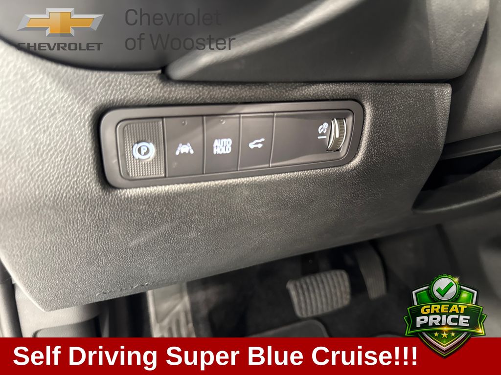 2025 Chevrolet Equinox EV RS - Photo 11
