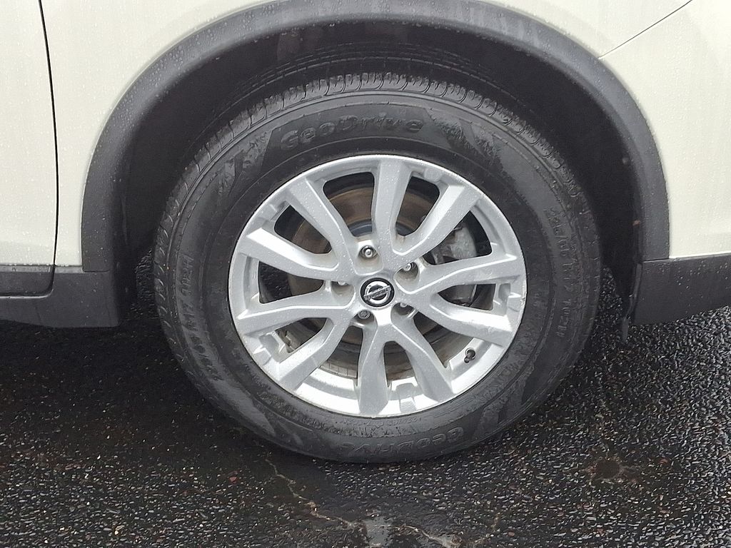 2018 Nissan Rogue SV 8