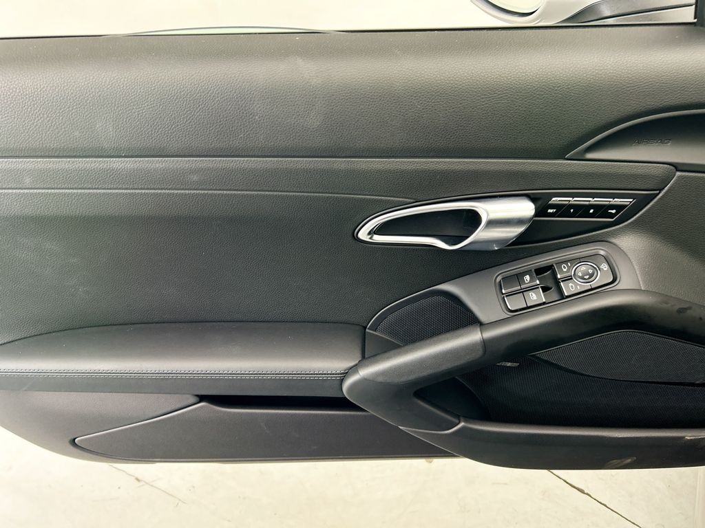 Thumbnail: 2024 Porsche 718 Boxster - 28