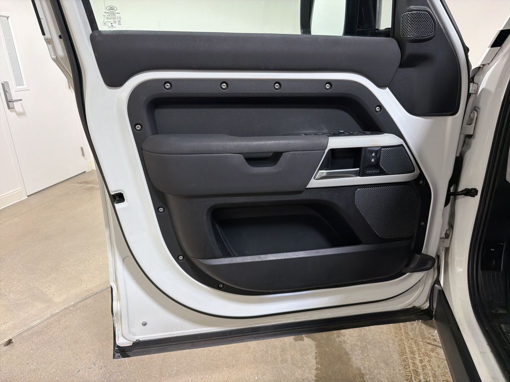 Certified Used 2022 White Land Rover X-Dynamic SE image 9
