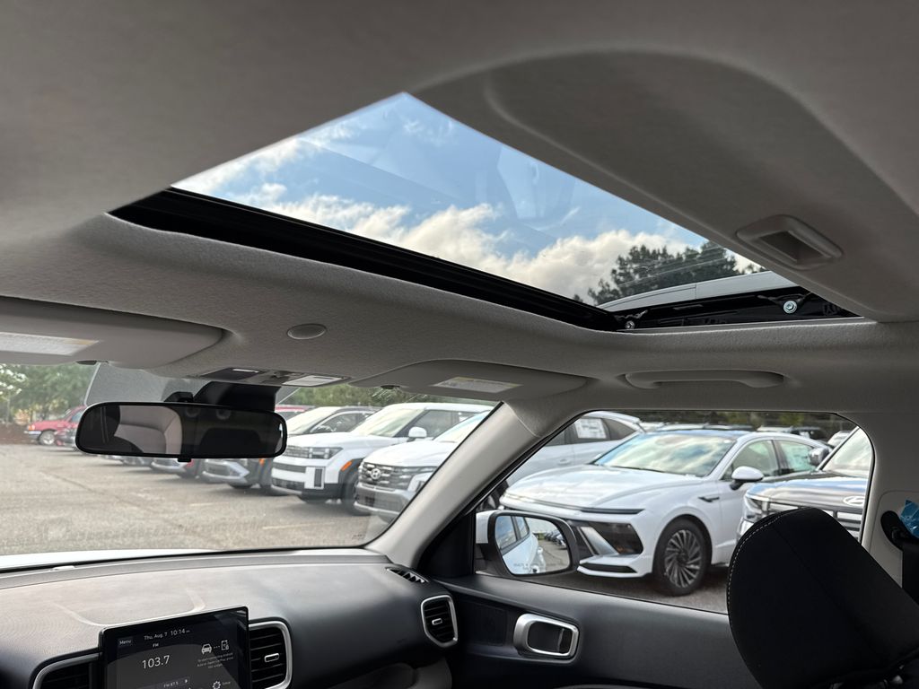 2025 Hyundai Venue SEL photo 12