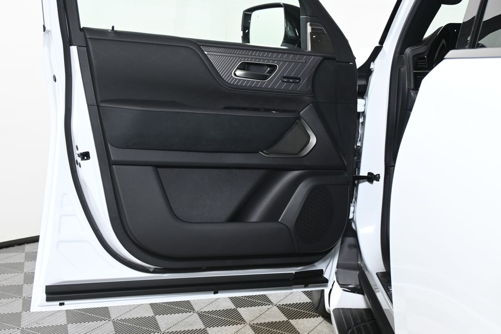 Thumbnail: 2026 INFINITI QX80 - 24