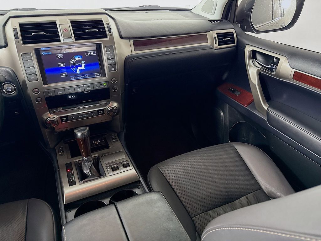 Thumbnail: 2019 Lexus GX - 25