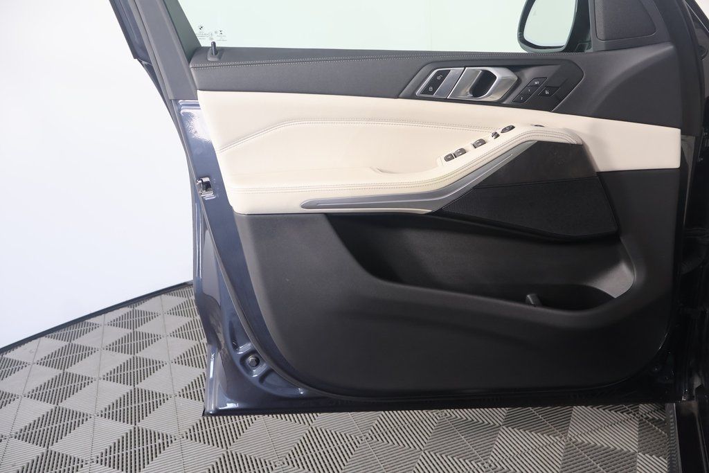 Thumbnail: 2022 BMW X5 - 12