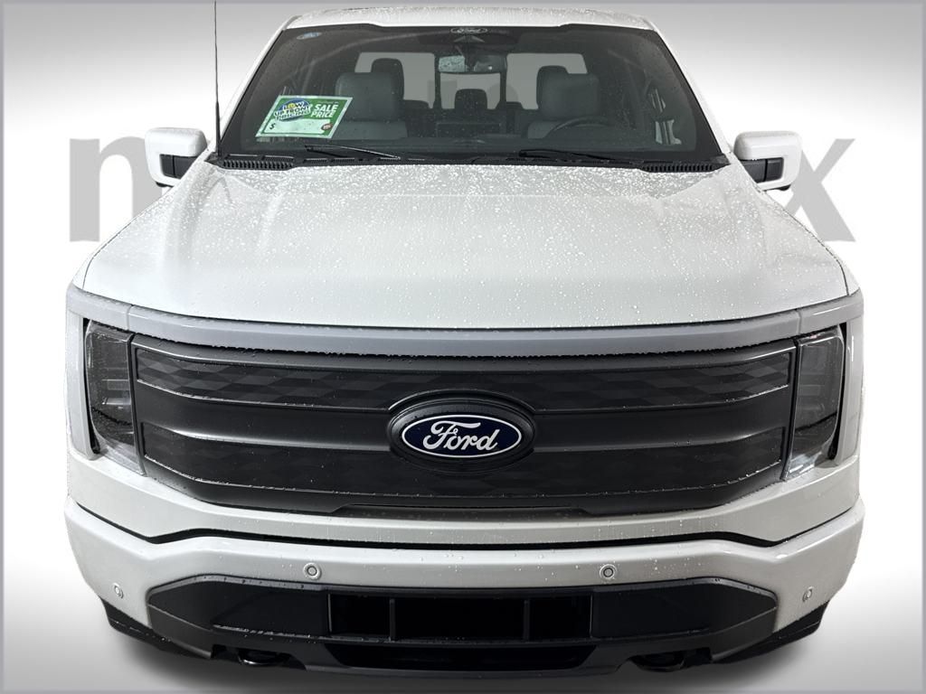 2025 Ford F-150 Lightning Lariat photo 10