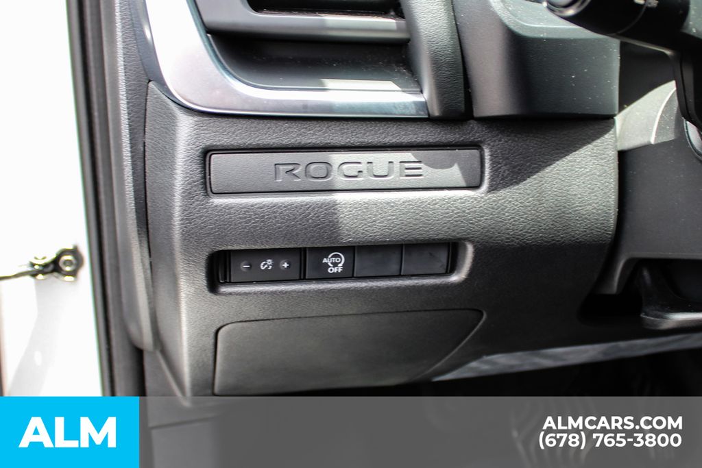 Used 2024 Silver Nissan S image 31
