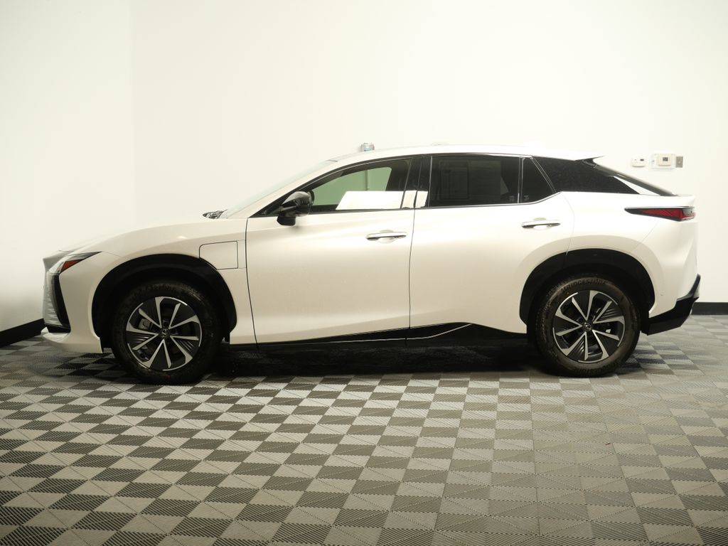 View vehicle photo 5