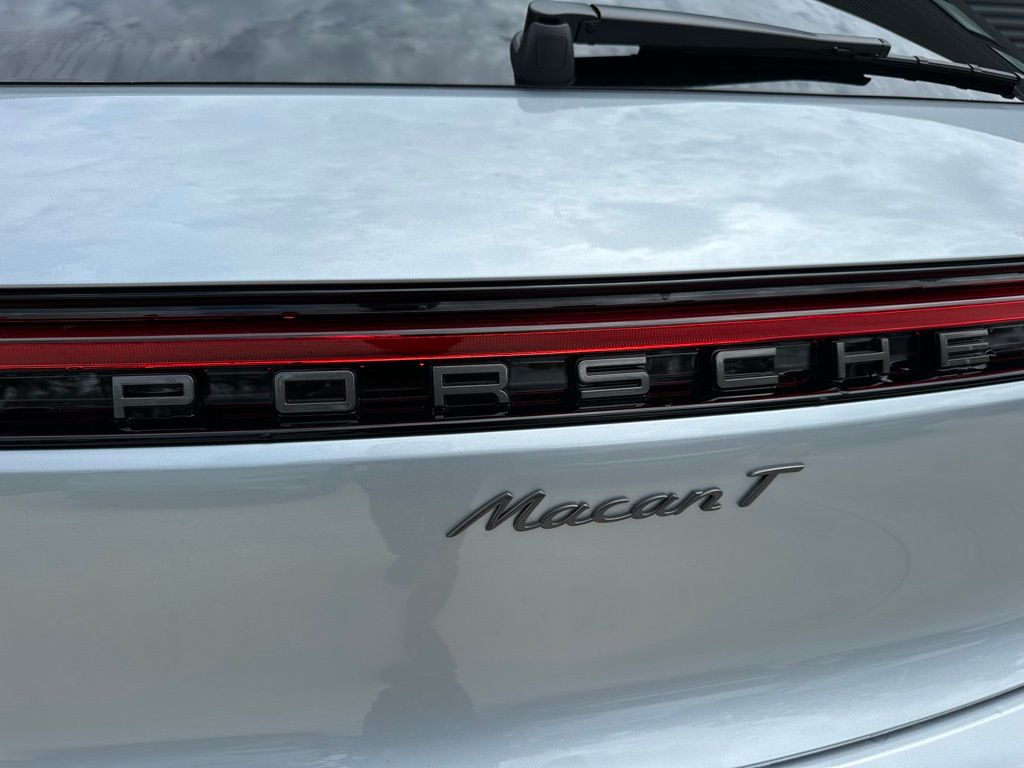 Thumbnail: 2025 Porsche Macan - 12