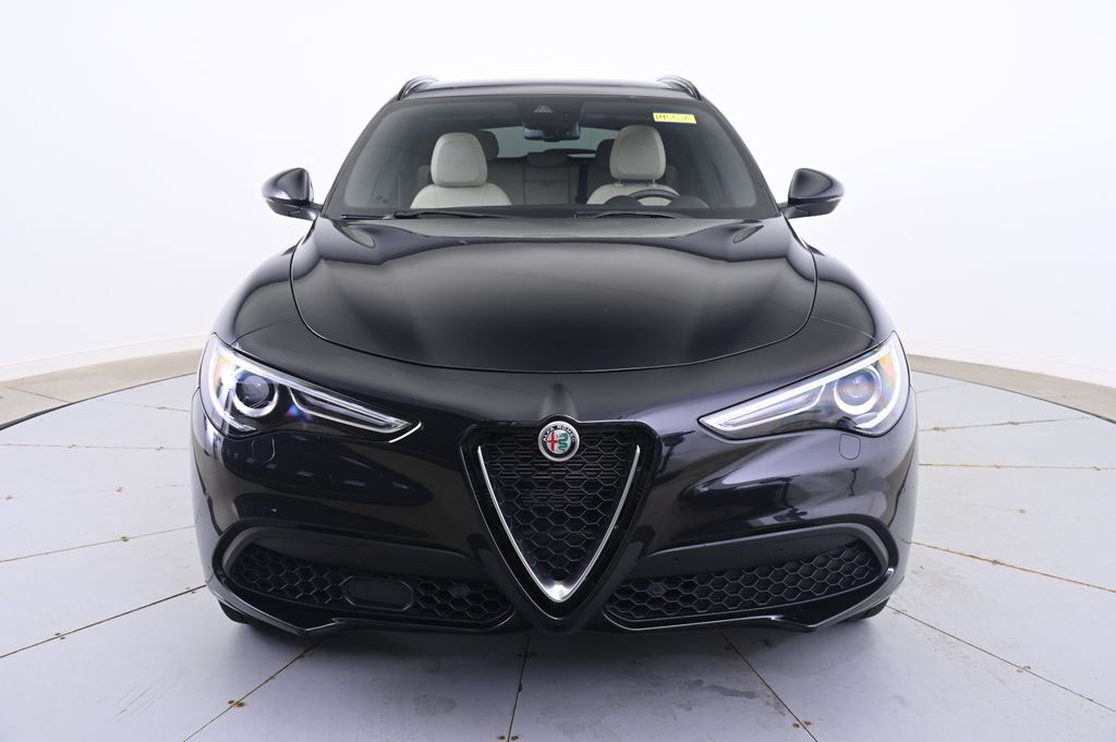 Thumbnail: 2023 Alfa Romeo Stelvio - 10