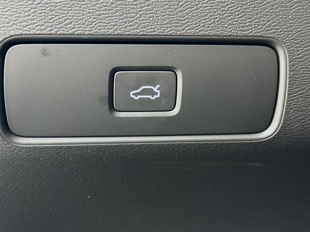 2023 Volvo XC40 B5 Plus 10