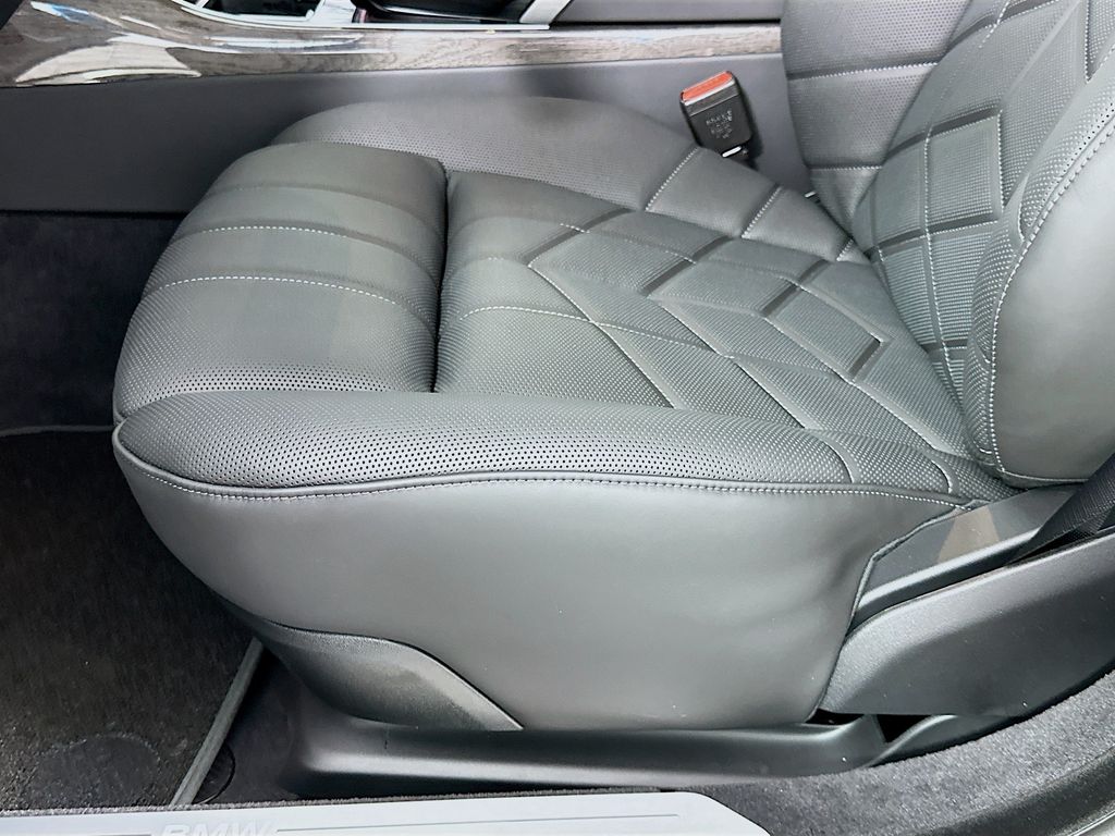 Thumbnail: 2026 BMW i7 - 21