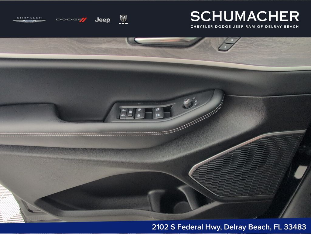 new 2025 Jeep Grand Cherokee car, priced at $48,680