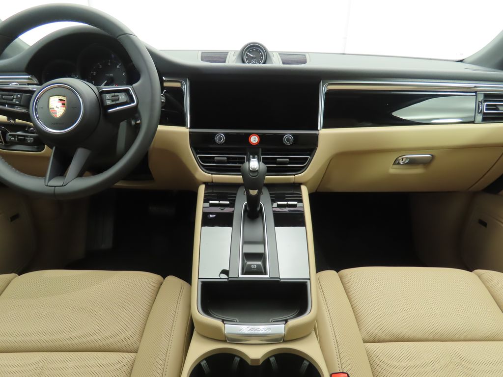 Thumbnail: 2025 Porsche Macan - 16