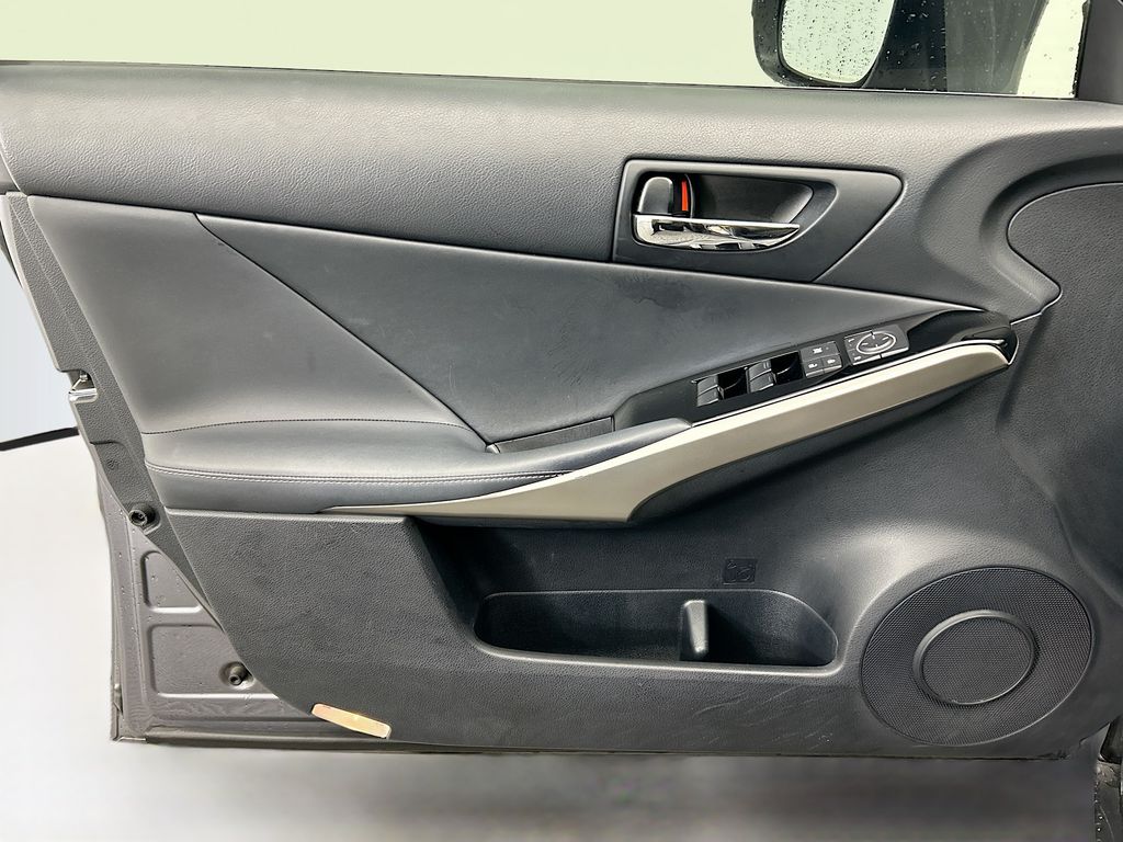 Thumbnail: 2016 Lexus IS - 22