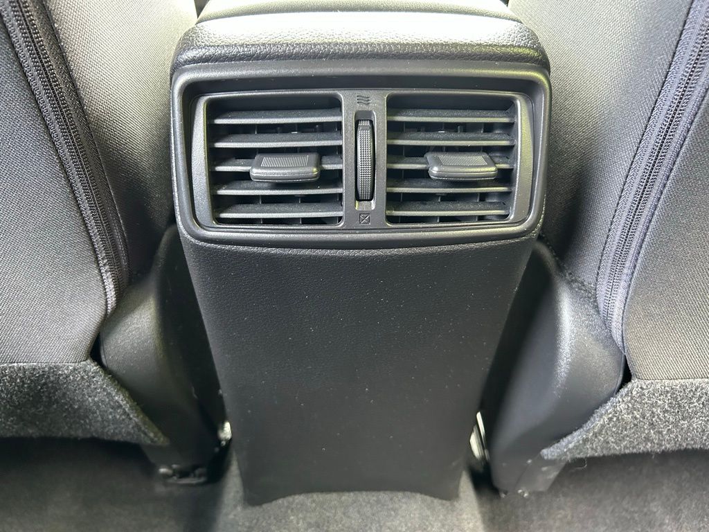 2022 Nissan Rogue Sport S 31
