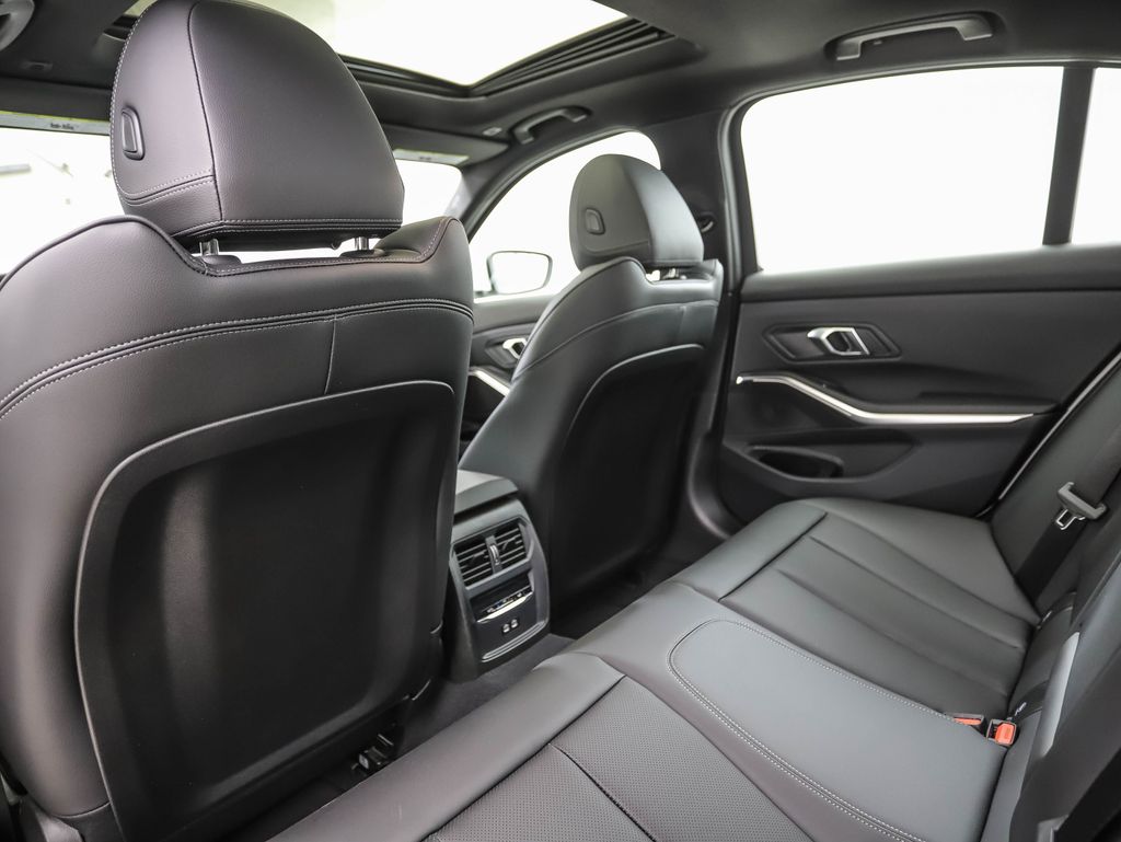 Thumbnail: 2025 BMW 3 Series - 21