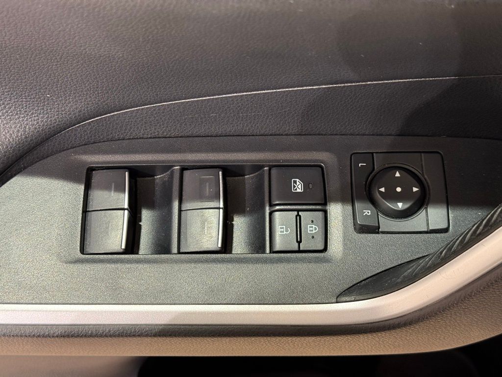 Thumbnail: 2022 Toyota RAV4 - 16