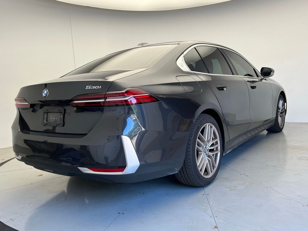 Thumbnail: 2025 BMW 5 Series - 3