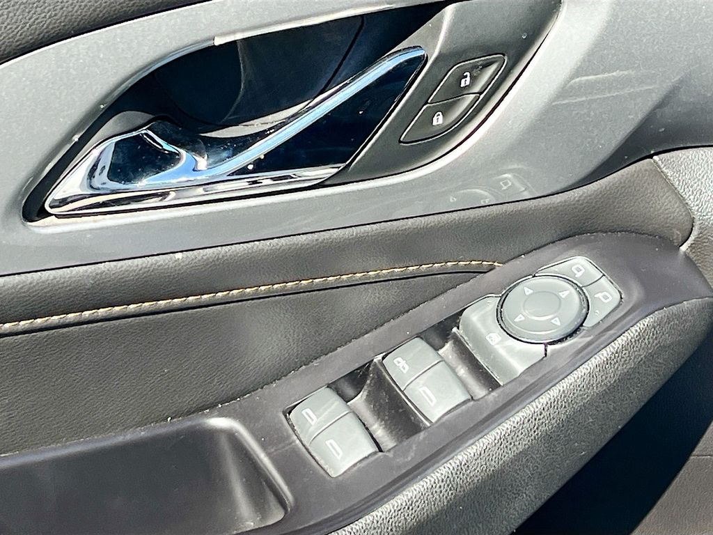 Used 2019 White Chevrolet LT image 17