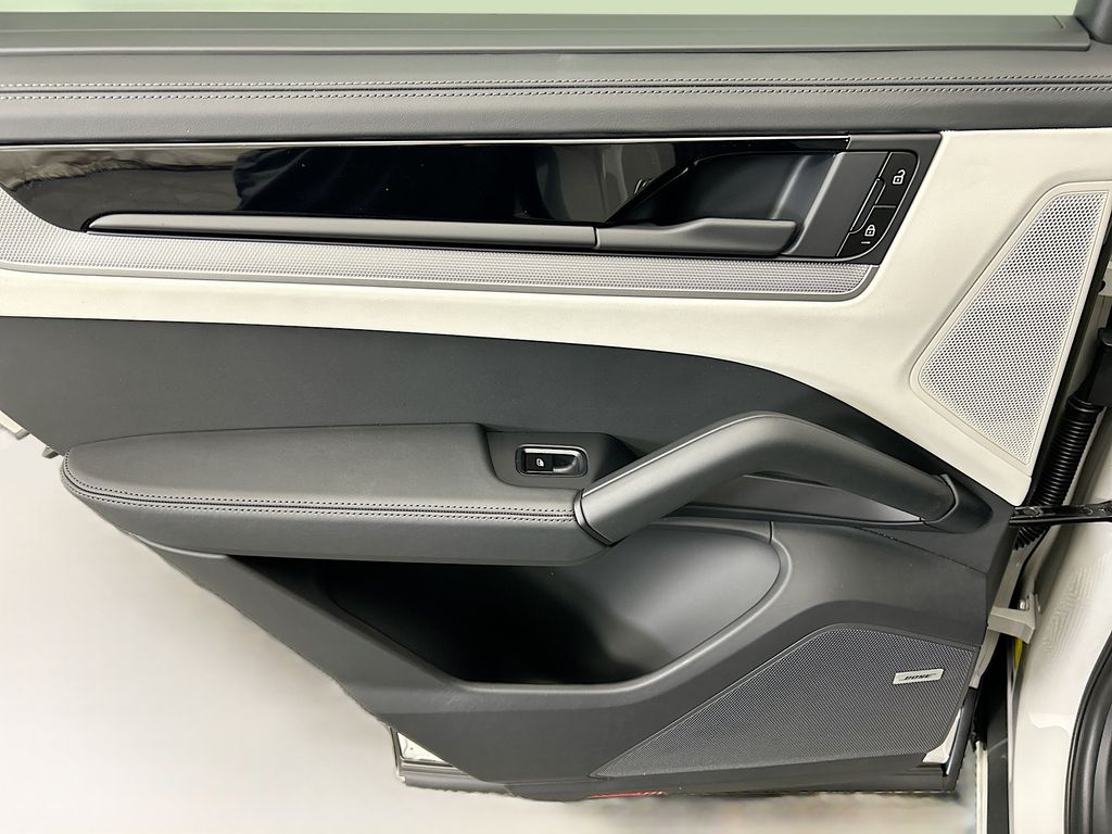 Thumbnail: 2026 Porsche Cayenne - 27