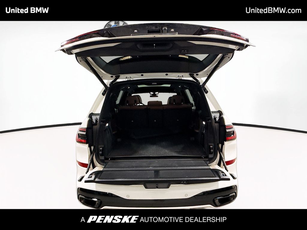 Thumbnail: 2025 BMW X7 - 14