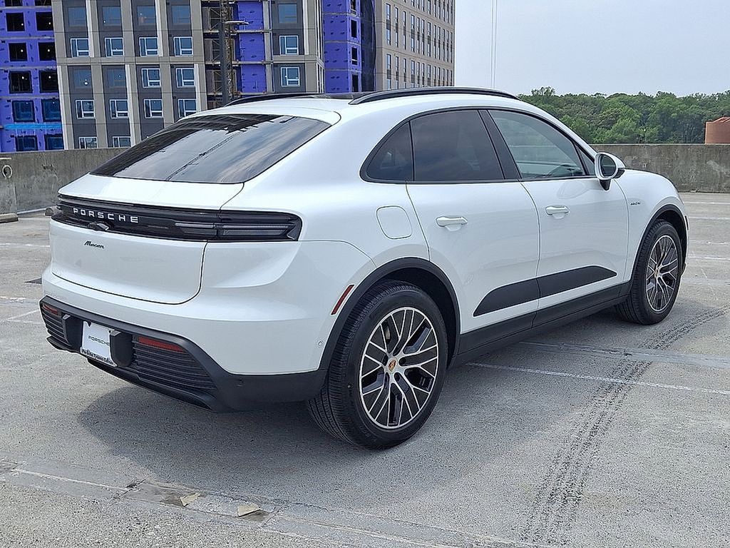 Thumbnail: 2025 Porsche Macan - 8