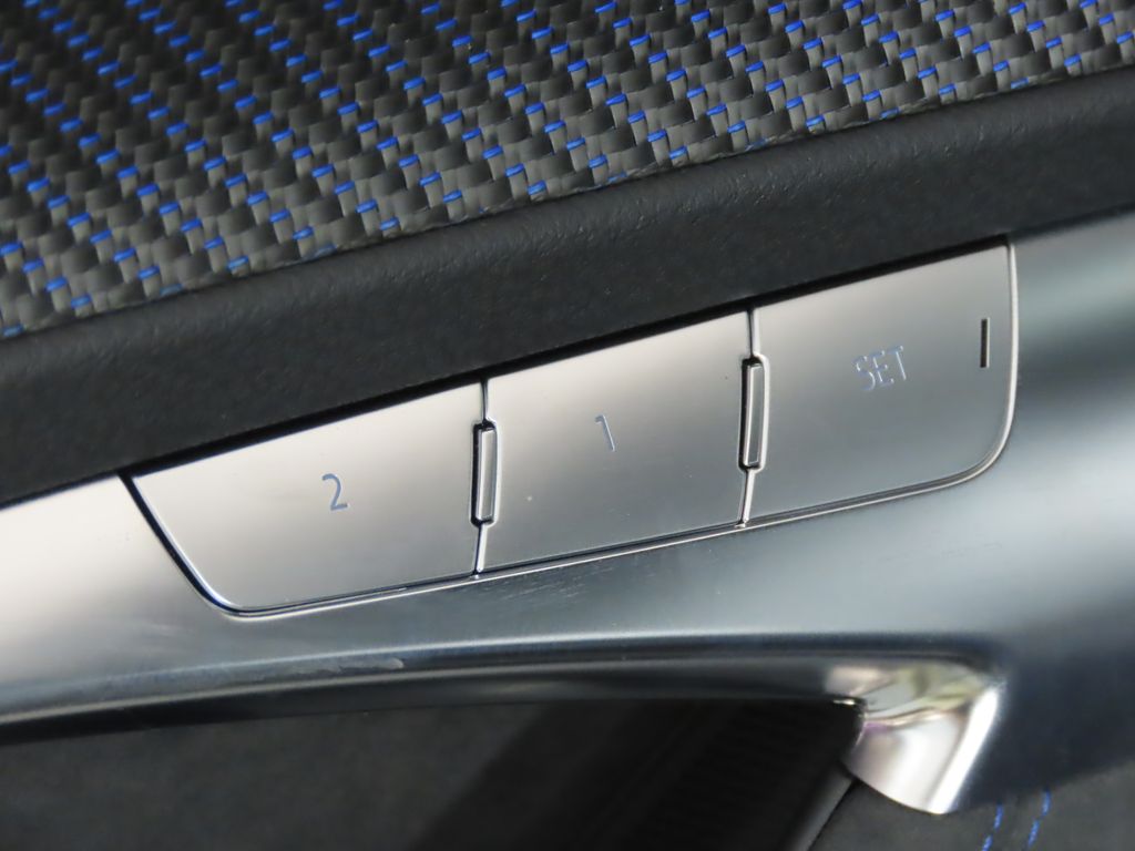 Thumbnail: 2025 Audi RS 6 - 27