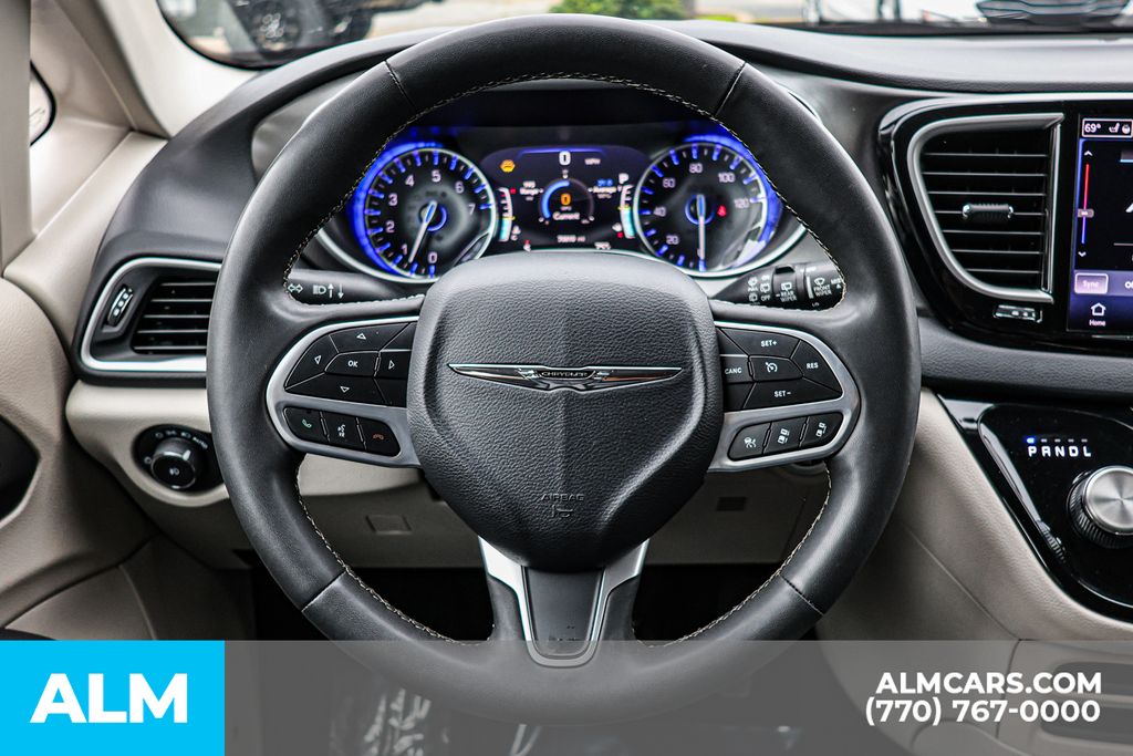 Used 2023 Black Chrysler Touring L image 33