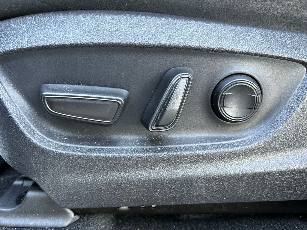 Thumbnail: 2023 Toyota Crown - 16