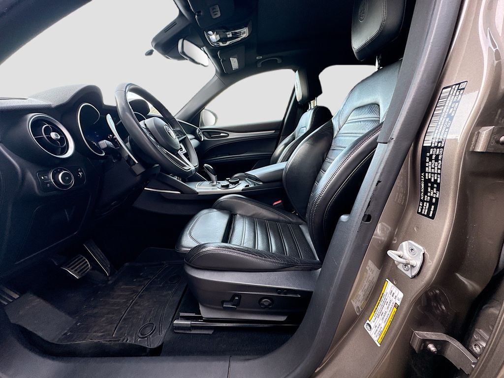 Used 2019  Alfa Romeo Ti image 24