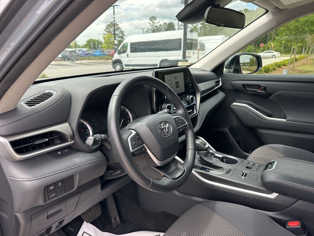 2023 Celestial Silver Metallic Toyota Highlander LE FWD SUV