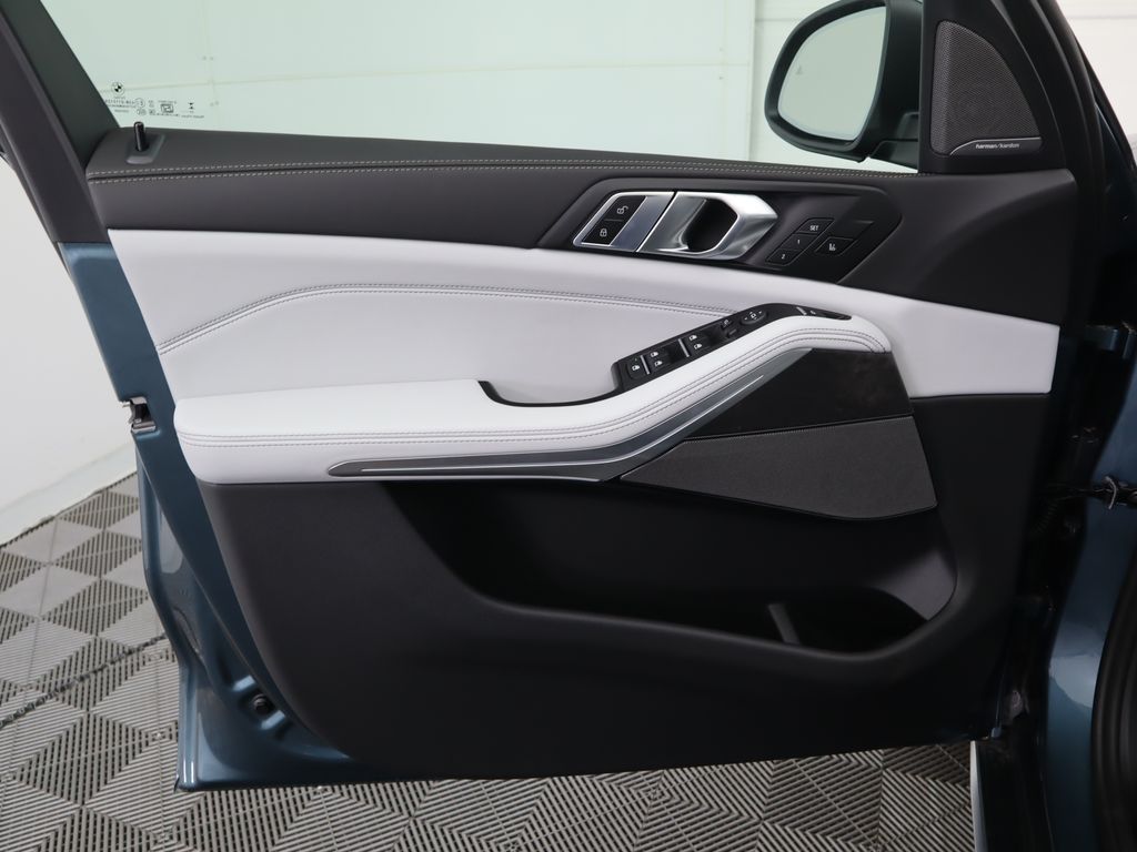 Thumbnail: 2026 BMW X5 - 25