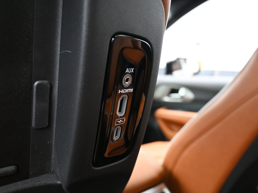 New 2026 Diamond Black Crystal Pearlcoat Chrysler Pinnacle image 38