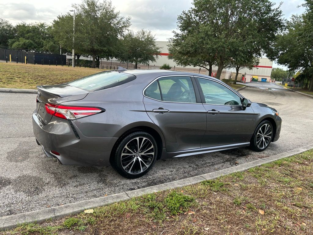 2019 Toyota Camry SE 5
