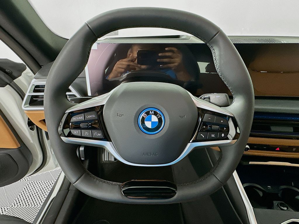 Thumbnail: 2026 BMW i4 - 10