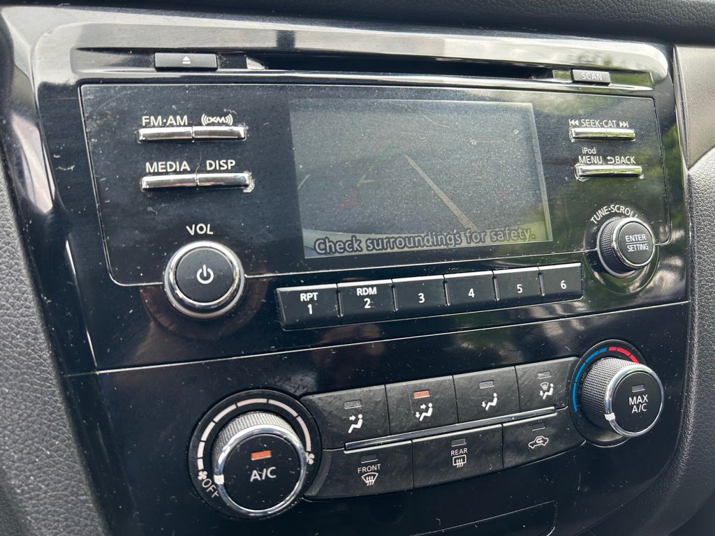 2017 Nissan Rogue Sport S 28