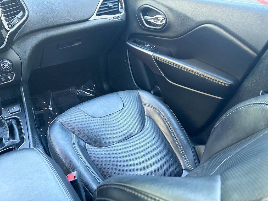 Used 2019 Black Jeep Limited image 22
